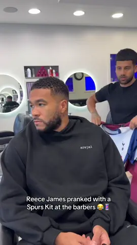 Reece James a Spurs kit is crazy work 😂💈@A Star Barbers #football #fashion #drip #viral #chelsea #reecejames #england #PremierLeague #barber #haircut 