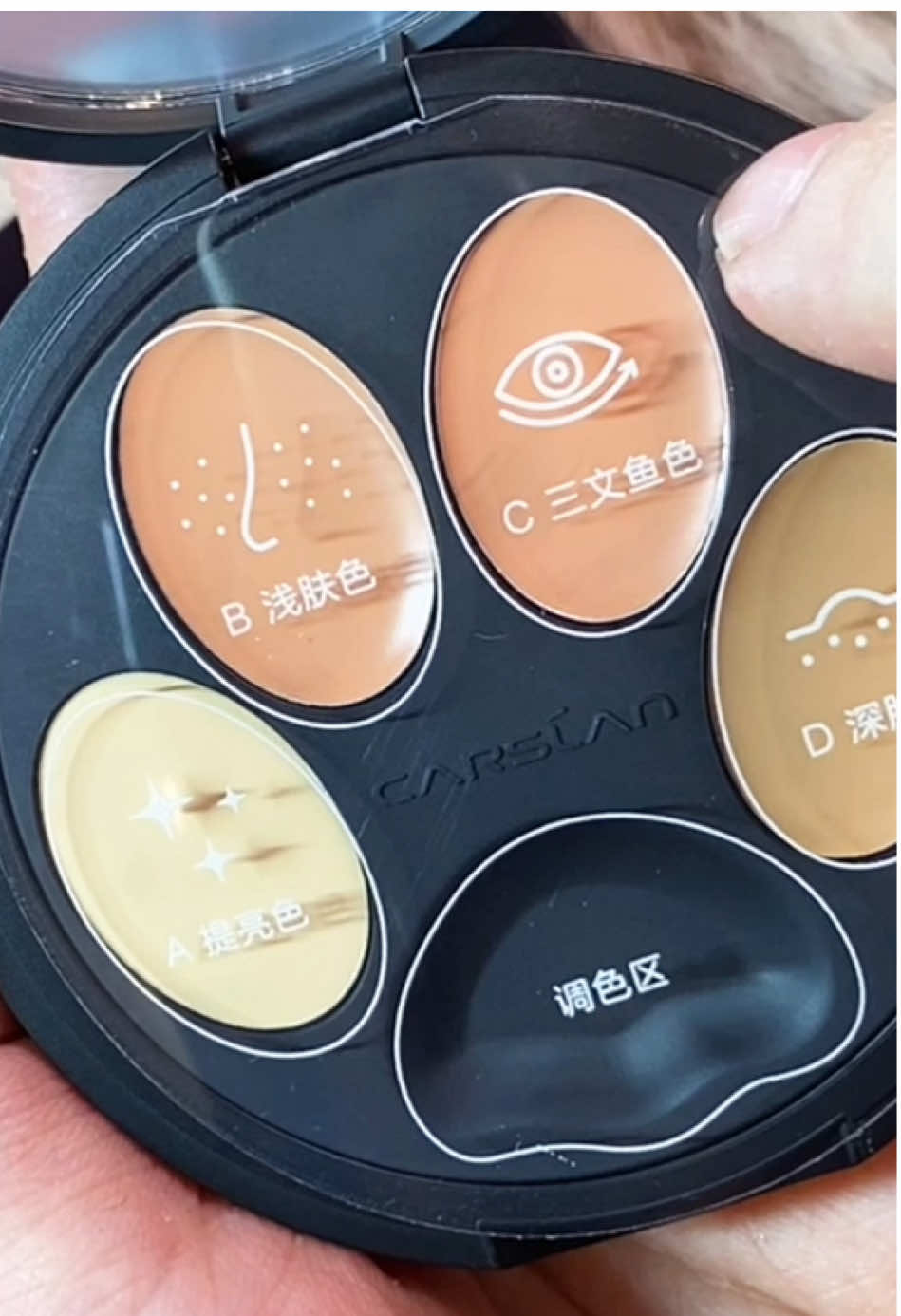 Bảng che khuyết điểm nhìn mới lạ mà tốt nha, Carslan thì khỏi bàn rồi. #carslan #lacalomo #makeup #samtetbaovui #tiktokshoptet 