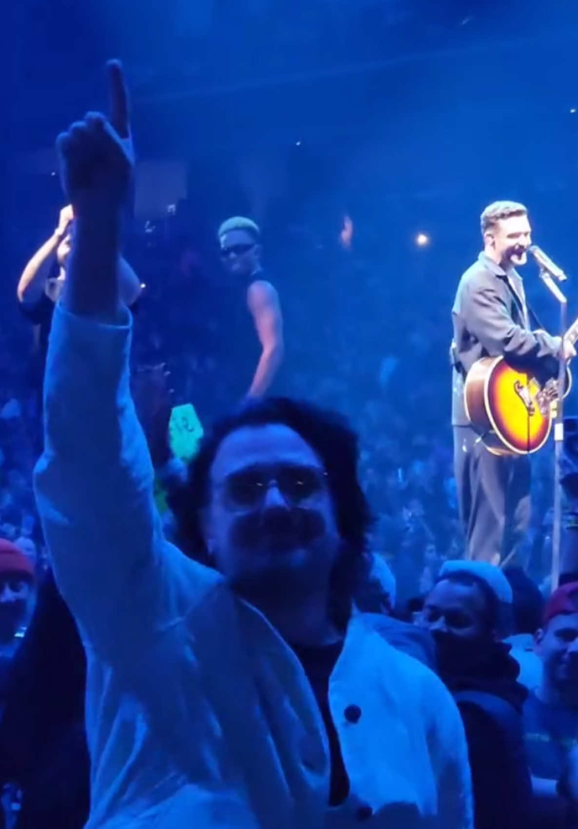 When @JC Chasez makes it out the house for @Justin Timberlake 😂❤️ #justintimberlake #jcchasez #nsync #nsyncreunion #nsyncers 