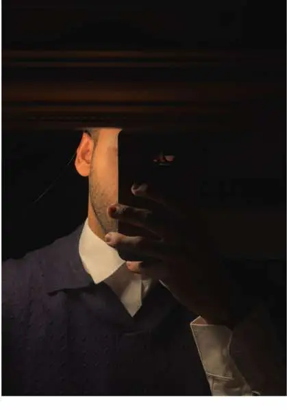 وَحِيدًا تُلاقِينِي اللَّيَالِي بِثُقلِهَا  ‏غَرِيبٌ فَلا اُنسٌ يُوَاسِي كَسرَتِي ‏عَلِيلٌ أَحَاطَتْنِي الْجُرُوحُ بِعُنفِهَا ‏سَقِيمٌ فَلا طِبٌّ يُدَاوِي عِلَّتِي #كتاب #اكسبلور #foruyou #fyp #explore #fyppppppppppppppppppppppp #كتب #شاي #4youpage #صور #تصوير #عتيق #شتاء #كلاسيك #فيروز 