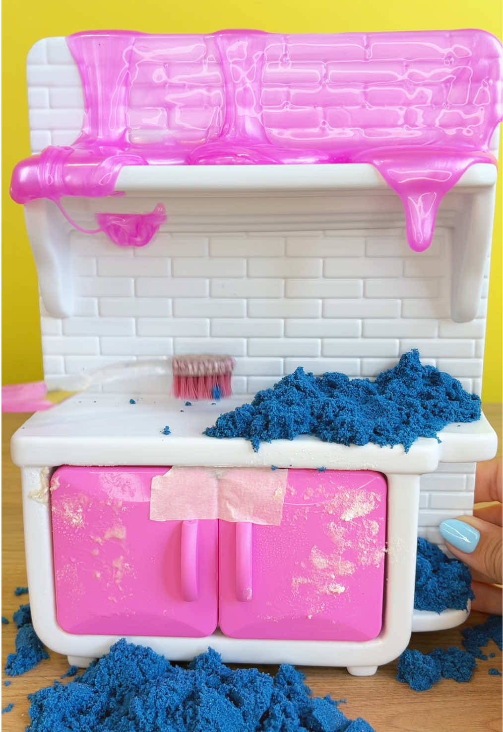 Cleaning Barbie’s Kitchen cabinet 🧽🫧🧼 #toys #satisfyingvideo #asmr #CleanTok 