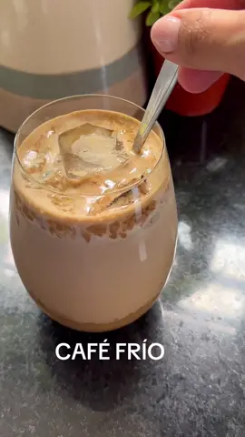CAFÉ FRÍO  Este calor tremendo!!!!! Acá les traigo la solución! No se olviden de mandársela a sus amigos🩵 Que necesitamos? Café use 2 cucharaditas, si les gusta más fuerte le ponen 3 Azúcar 2 cucharaditas  Leche fría  Hielo Espero que les guste, Nan #cafefrio #cafe #calor #mamamelliscocina