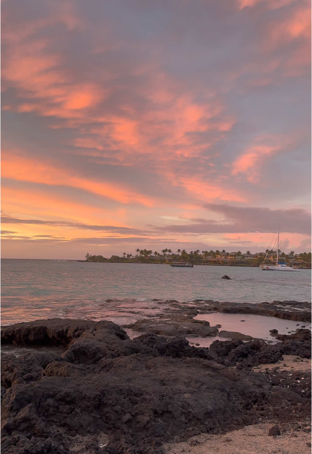 Breathtaking 🥹🫶🏽 #hawaii #beach #gratitude 