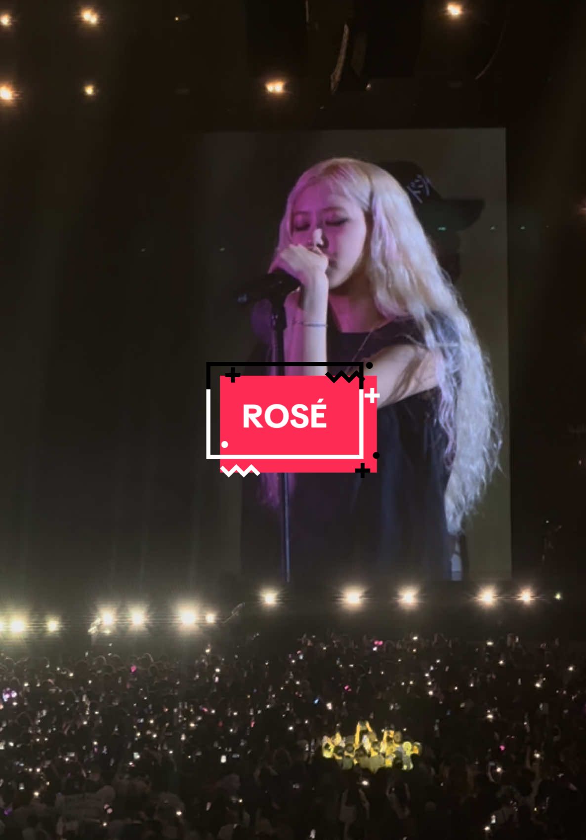 Rosé @ Le Gala des pièces jaunes #rosé #blackpink #galadespiecesjaûes #brigittemacron  