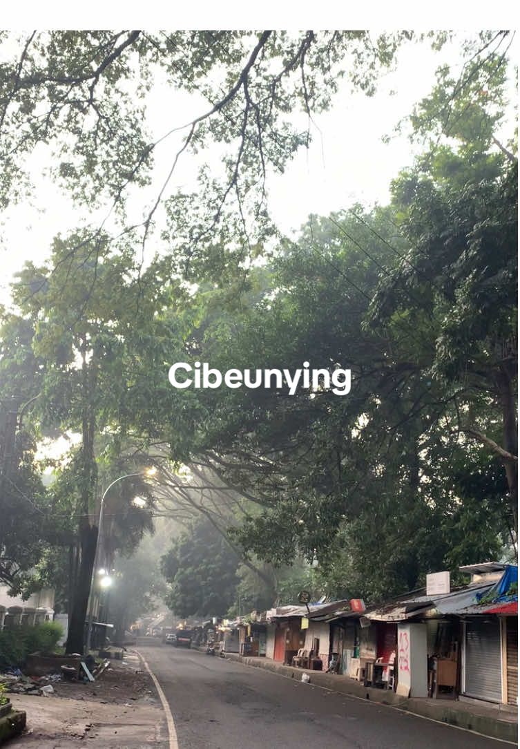 kalian harus nyobain bangun pagi pas weekend ,terus keliling Bandung rasain sensasi pagi di Bandung #bandung #bandungaesthetic #tibandung #bandungkotakembang 