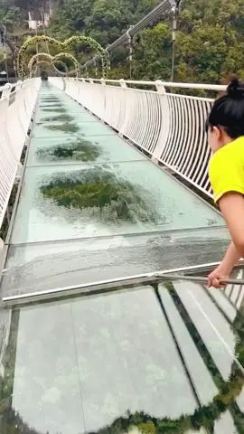 Using centrifugal force to clear water from the floor #decompression #centrifugalforce #foryo #tktok #popularscience 