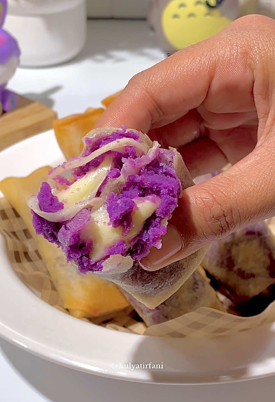 Lumpia ubi keju🍠 ubi sama keju emang gak pernah gagal sih enak banget pokonya🥰 Bahan • kulit lumpia • keju mozarela • 2 ubi ungu ( kukus/rebus )  • gula pasir ( sesuai selera )  • susu kental manis ( optional ) karena udah manis tapi bakal lebih enak sih😆    #lumpia #ubi #olahanubi #ubikeju #cheese #ube #cemilanviral #cemilansimple #cemilanenakmurah #reseptiktok #resepmudah #easy #recipes #wajibcobain #fypage #fypシ゚ 