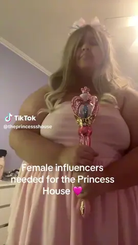 Should we?? #princesshouse #bophouse #blondehouse #funny #contentcreator 