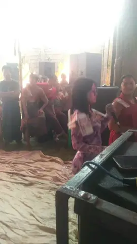 ရွှေရောင်လင်း တေးဂီတ