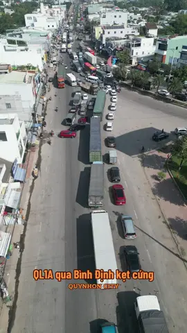 Quốc lộ 1A kẹt cứng. Mọi người nên chọn các cung đường khác để đi nhé!