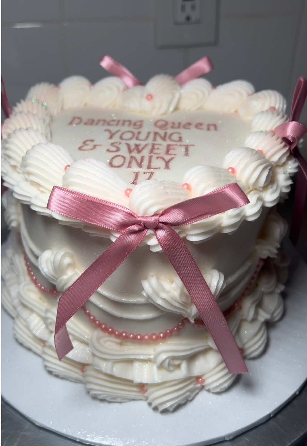 Dancing Queen Young & Sweet Only 17 🪩🎀 #heartcake #fyp #foryoupage #cake #SmallBusiness #sweet 