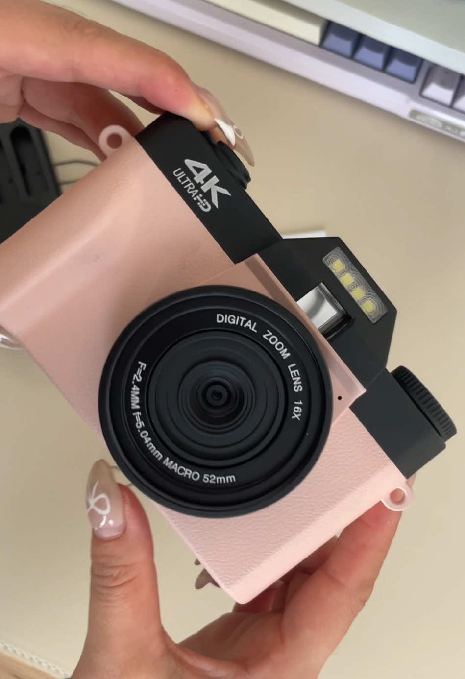 🤳📸Actually a pretty gift for girls!!! It can take videos too !!! #ValentinesDay #giftforher #takephoto #digitalcamera #spotlightfinds #tiktokshoploveatfirstfind #TikTokMadeMeBuylt 