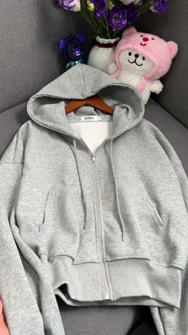 Áo khoác nỉ có mũ dáng Croptop..#aokhoac #aokhoacnu #aokhoacnam #aokhoacni #aoni #aonibong #aohoodie #hoodie #áonỉ #aokhoacnamnu #aoninam #aoret #aokhoacdep #aokhoacre 