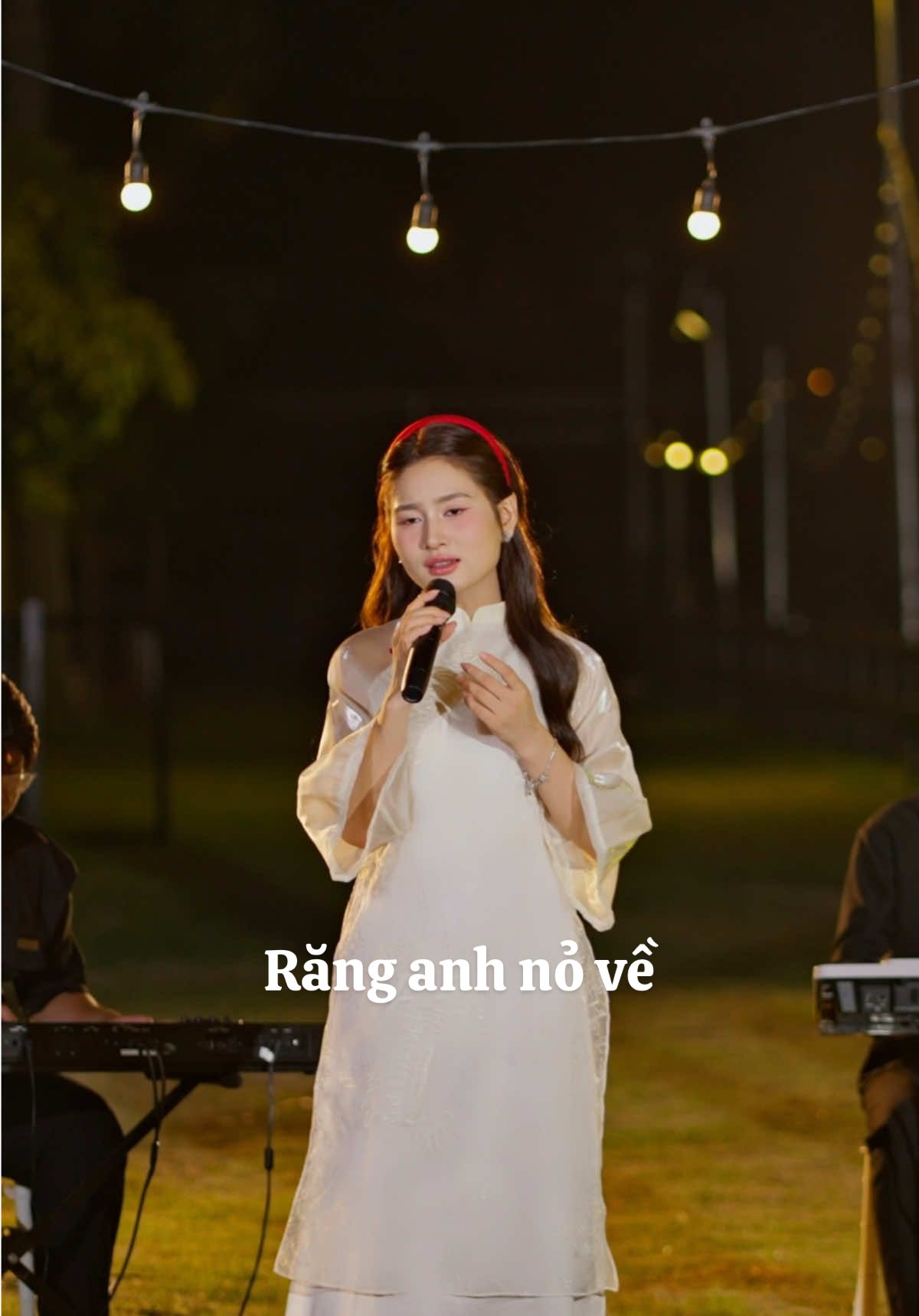 Người ơi rằng mùa tóc rạ rơm khô, bạn về quê bạn biết nơi mô mà tìm😊 #hoaiphan #ranganhnove 