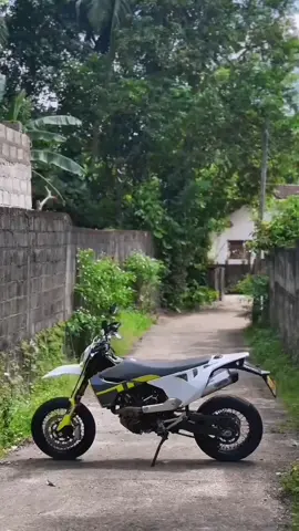 Husqvarna 701 💣🔥⚡ #wheneverwherever #fypシ #trendingvideo #viralvideo #viraltiktok #7millionviews #trending #million 