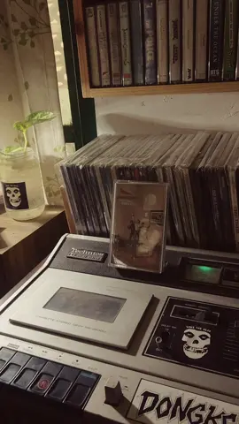 Jiwa yang lama segera pergi bersiaplah para pengganti. Tak ada yang abadi - Peterpan #tapedeck #tapedeckjadul #tapedecktechnics #cdplayer #kasetpita #peterpan #peterpanband #noah #noahband #takadayangabadi #jajanrock #jajankaset #rilisanfisik #cassetecollection #cdcollection #80s #90s #2000s #fyp #fypシ 