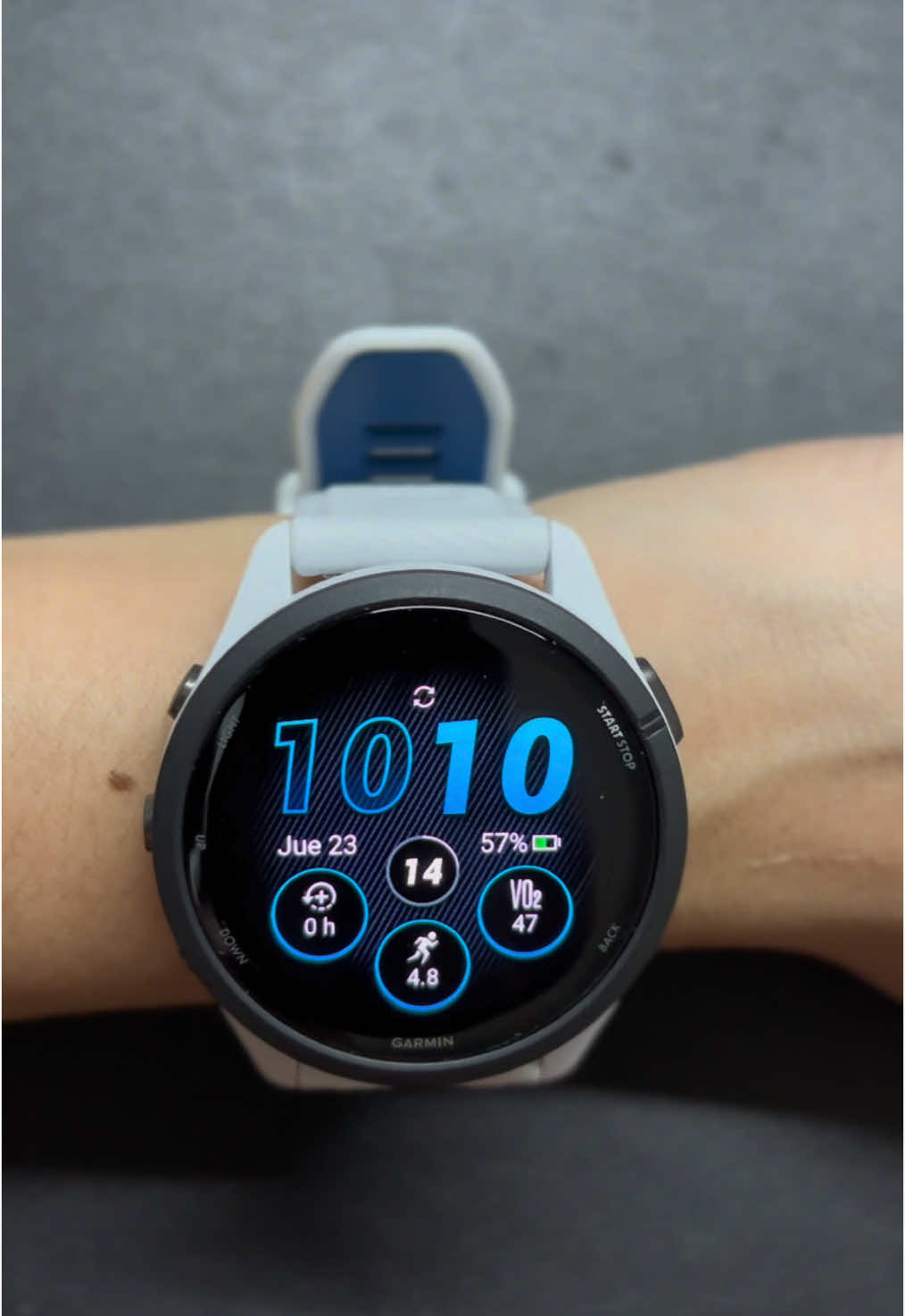 Unboxing the Garmin Forerunner 265 – the perfect smartwatch for runners! Check out its key features! 🚀 #GarminForerunner265 #Unboxing #Smartwatch #Running #FitnessTech #GPS #Garmin #TechReview #WearableTech #RunnerGear #SportsWatch #TechLovers #FitnessTracker #HealthTech