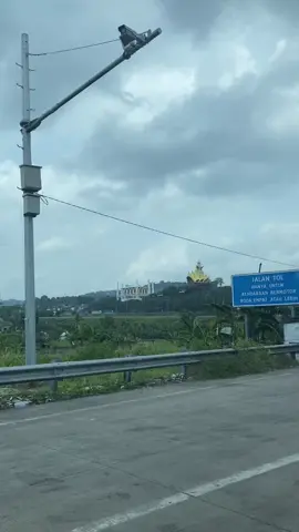 lampung dengan sigernya#lampung #sigerlampung #bakahuneilampung #remiklampung #lewatberanda #fyp 