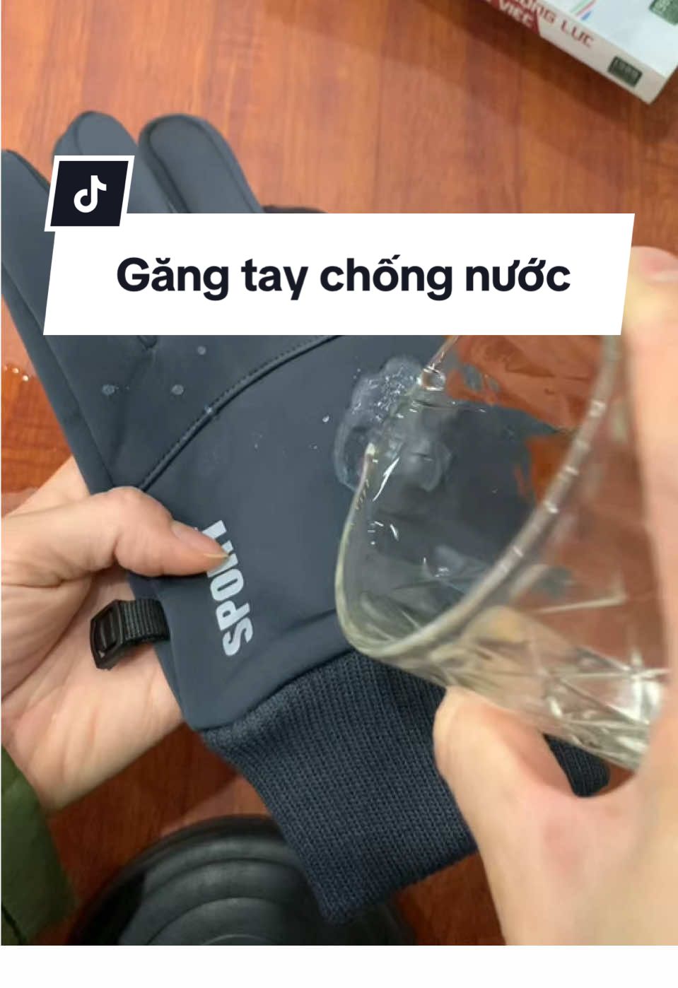 Găng tay chống thấm nước đi đường hiệu quả #phungquan #thoitrangnam #phukienthoitrang #gangtay #gangtayfullngon #gangtaychongnuoc #xuhuong #viral #trending 