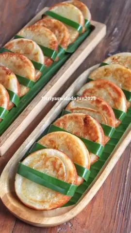 Kue ini sangat terkenal di pantai utara pulau Jawa. Kue ini sering dijual di stasiun kereta api, stasiun bus atau juga di toko-toko kue untuk oleh-oleh keluarga. Ada yang punya kenangan? #winko #winkonangka #xybca #fypシ゚  #fyp #foryourpage #fypchallenge#fypindonesia #bestvideo