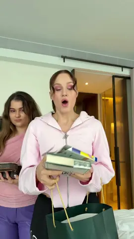 Если вы планируете работать на должностях, на которых платят ₽1млн–₽3млн ежемесячно, вы будете работать не только в день рождения, но иногда и ночью. #селфмейд #успешнаяженщина #мышлениебогатых #жизньмиллионера 