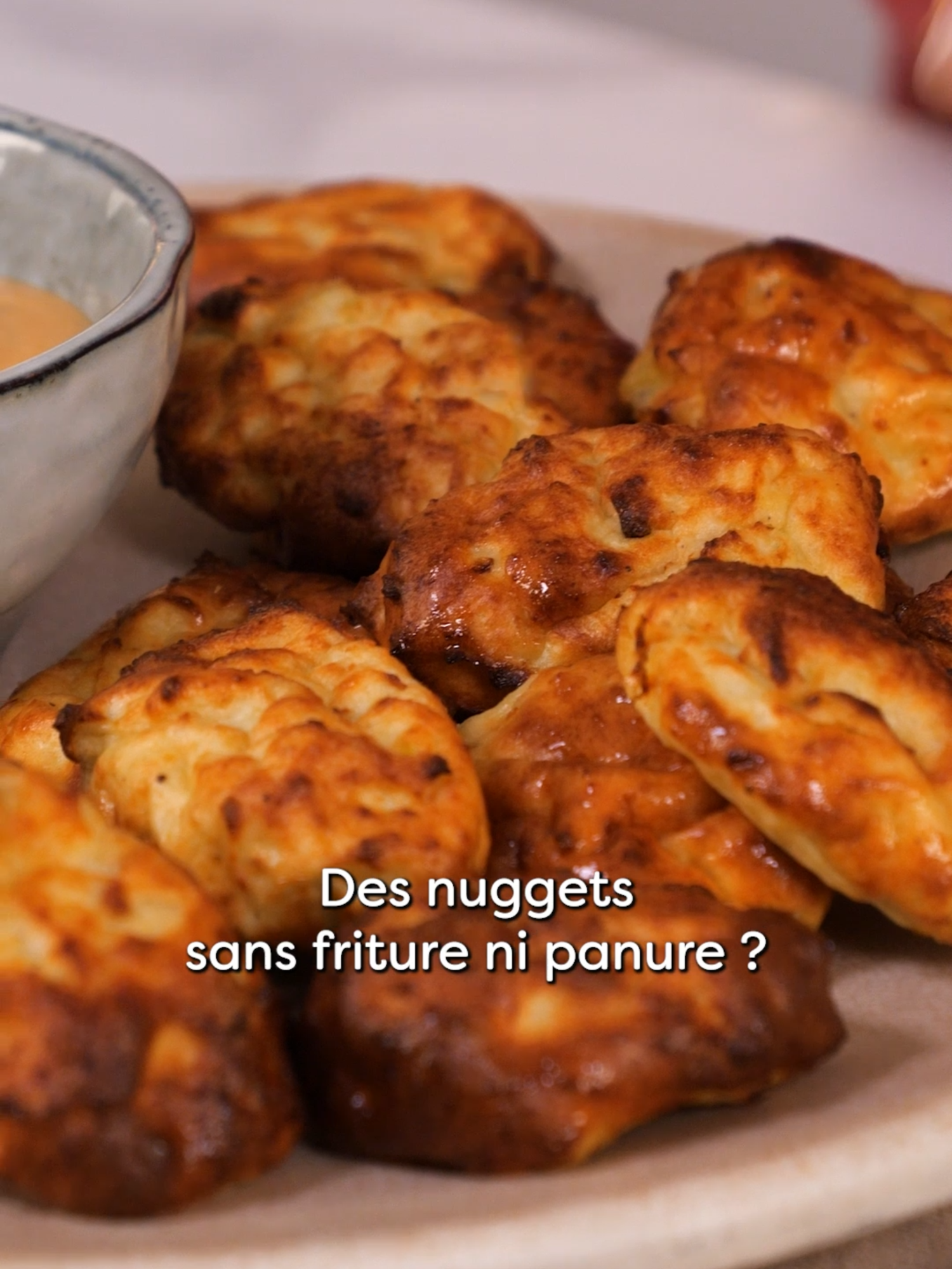 Bye la friture et les panures trop grasses et bonjour la gourmandise version allégée avec ces nuggets poulet et pommes de terre au Airfryer 😏 Les ingrédients : - 1 filet de poulet - 1 grosse pomme de terre cuite - ½ oignon - 1 gousse d’ail - 1 oeuf - 1 cuillère à soupe de farine - Huile de tournesol - Sel et poivre #sinformersurtiktok #nuggets #potatoes #airfryer