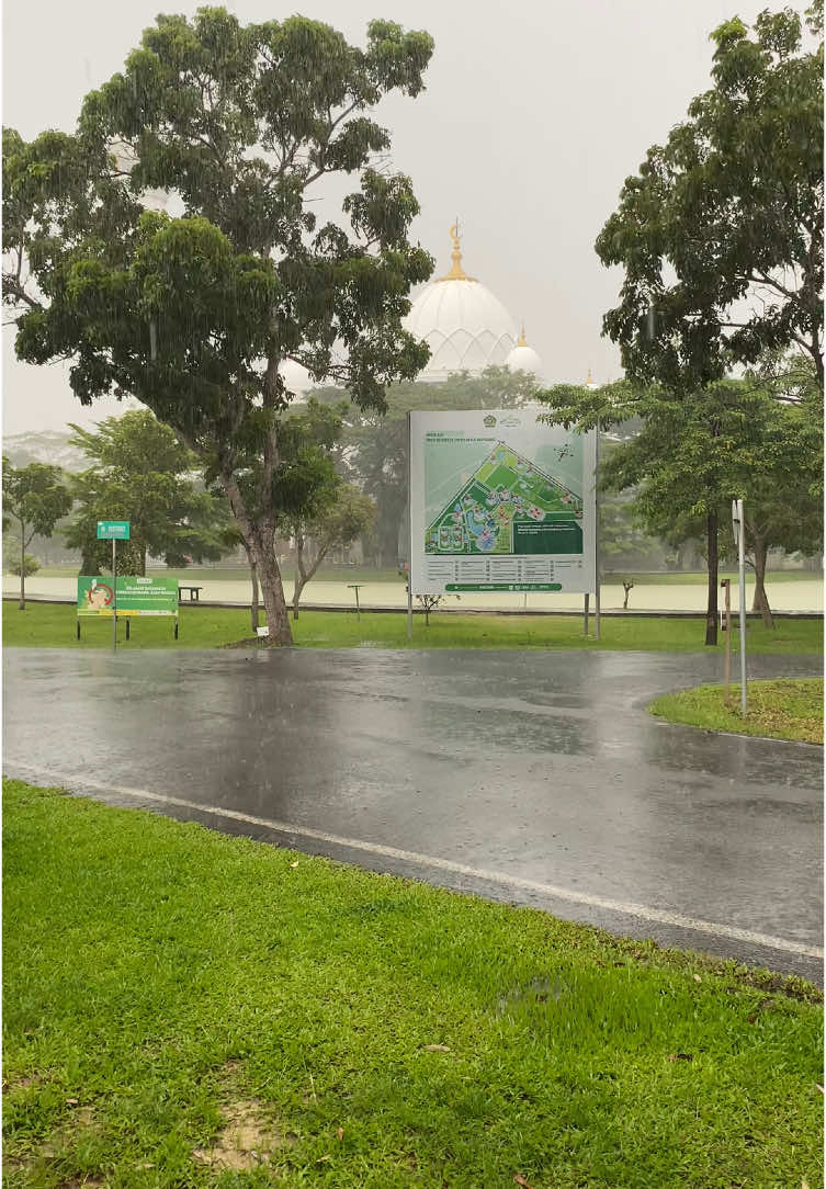 Berfungsi dengan baik min trotoarnya @UIN Raden Intan Lampung wkwk #fyp #uinradenintanlampung #fypシ #lampung 