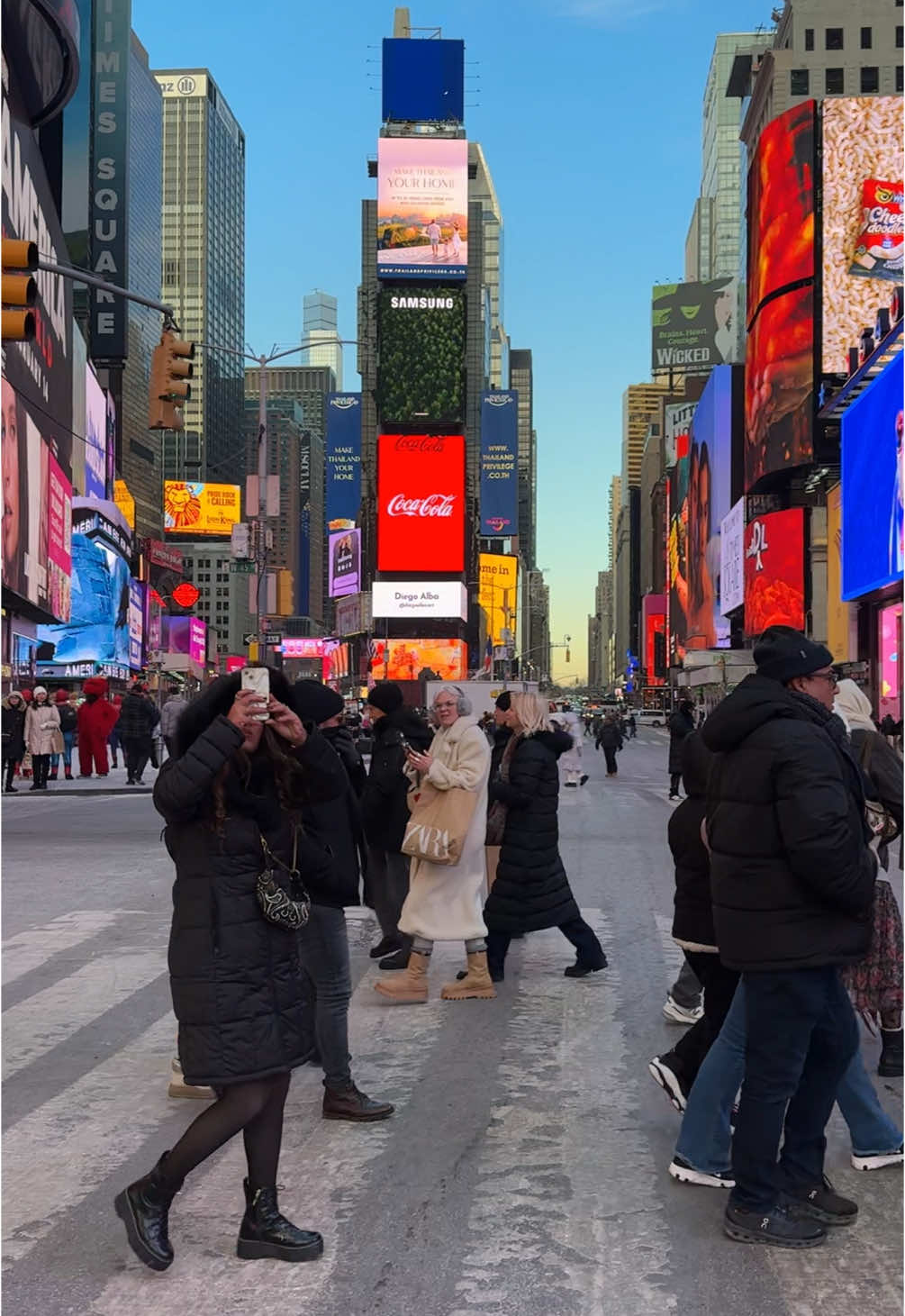 So unique sound of the Times Square Manhattan ASMR walking in the city #asmrsounds #walking #asmrvideo #timessquare #manhattannewyork #newyork 
