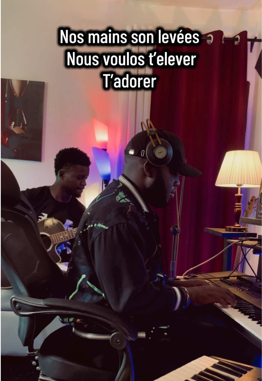 Une belle chanson telle que Dieu mérite 🙌🏾❤️ avec @Canción Essiene 🎸#adorationchretienne #pianocover #guitare #melodie #musiquechretienne #tiktokchretien #pourtoipage #pourtoi #fyp 