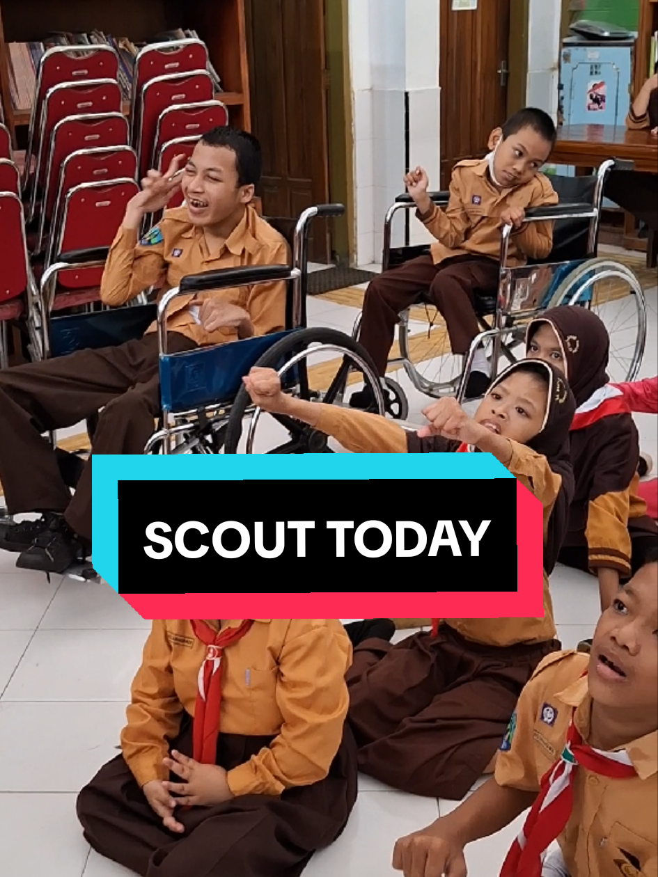 Semangat banget ya😍 #tunadaksa💪😇 #anakberkebutuhankhusus #slb #anakhebat #disabilitas #fypシ #tiktok #gurumuda 