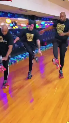 #shuffleskating #skatingrink #jamskate #rollerskating #rollerskate  #shuffleskate #rollerskate #rollerskatingtiktok #foryou #jamskating #skatingDancer