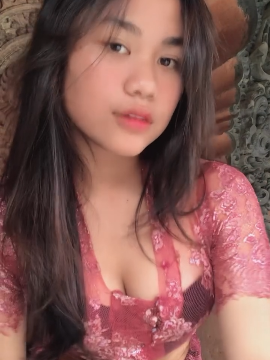 galeri gadisbali instagram : ta.puspitaa_ #baliindonesia #jegegbali #bali #gadisbali #balitoday #fyp #kebayabali #galerigadisbali 