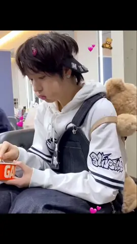 Sampe pipinya penuh gitu laper bgt ya dek 😭 mam yg banyak 🥹👍🏻 #nctwish #sakuya #fujinagasakuya #babyeating 