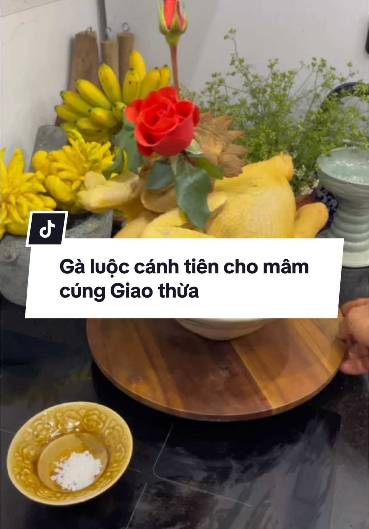 Gà luộc cánh tiên cho mâm cúng Giao thừa #Tet2025 #AnCungTikTok #LearnOnTikTok #SieuDauBep #chefhugohieu 