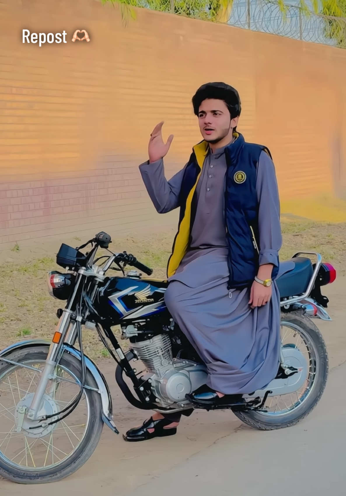 ھڑ ھڑ ہاہاہاہا 🤣 🤣 🤣 #💕💕💕💕👈🥲🥰🥰💔💔💔🥰🥰✌️ #💘💘💘💘💘💘💘 #deraghazikhan🥰❤️ #توجہ_کر_دشمن✌🏻 #arslan_dera_wall #💯💯💯💯 #dgkhanboys🔥🔥 #✌🏻✌🏻✌🏻✌🏻 #iloveyou #dgkhan❤️ @Dera_Di_Shan🔥╾━╤デ╦︻ 