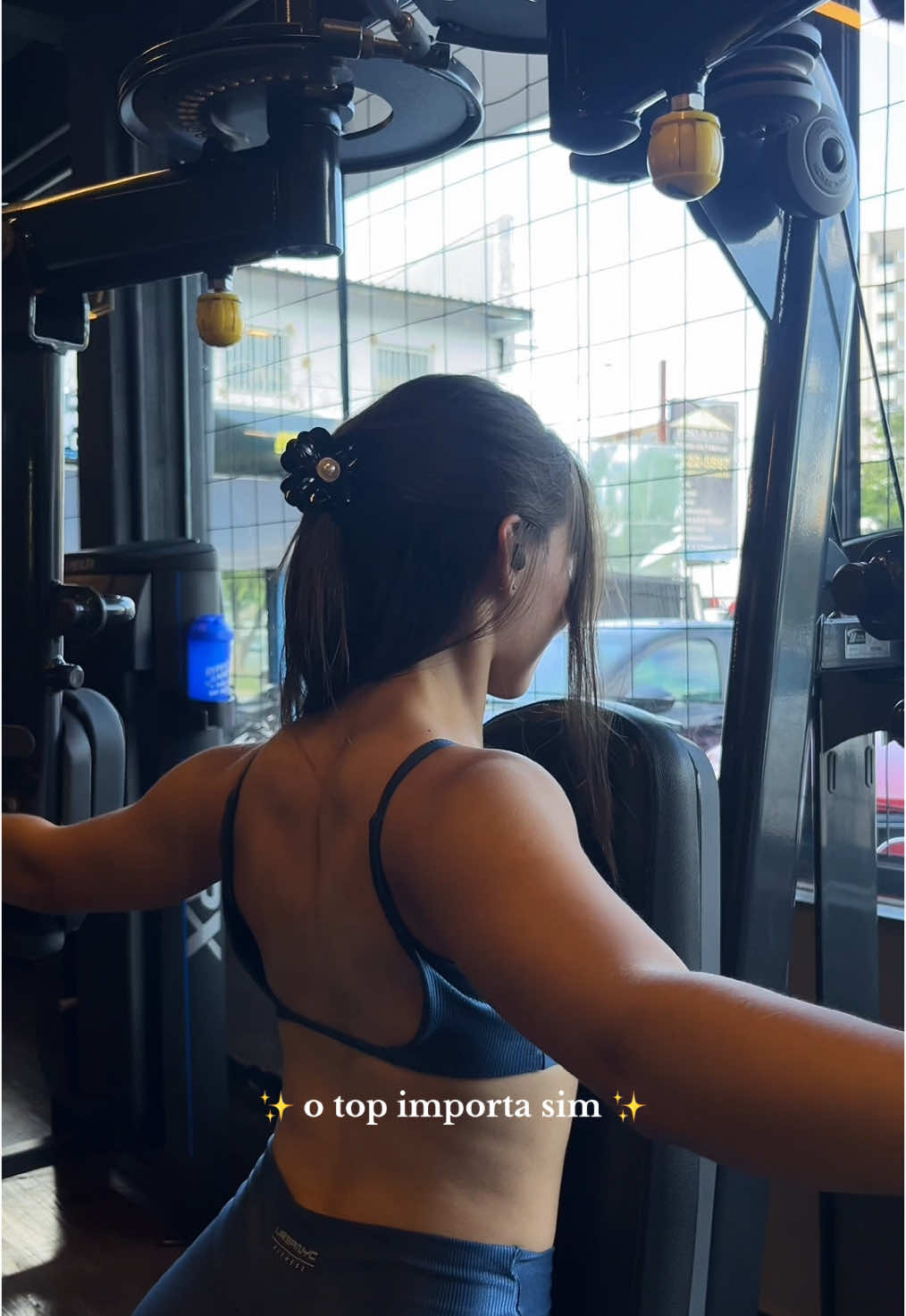 top aberto nas costas >>>> esse conjunto lindo é da @urbanycfitness 💙 cupom: MARCELA  #academia #conjunto #lookdetreino #treino #gym #fyp 