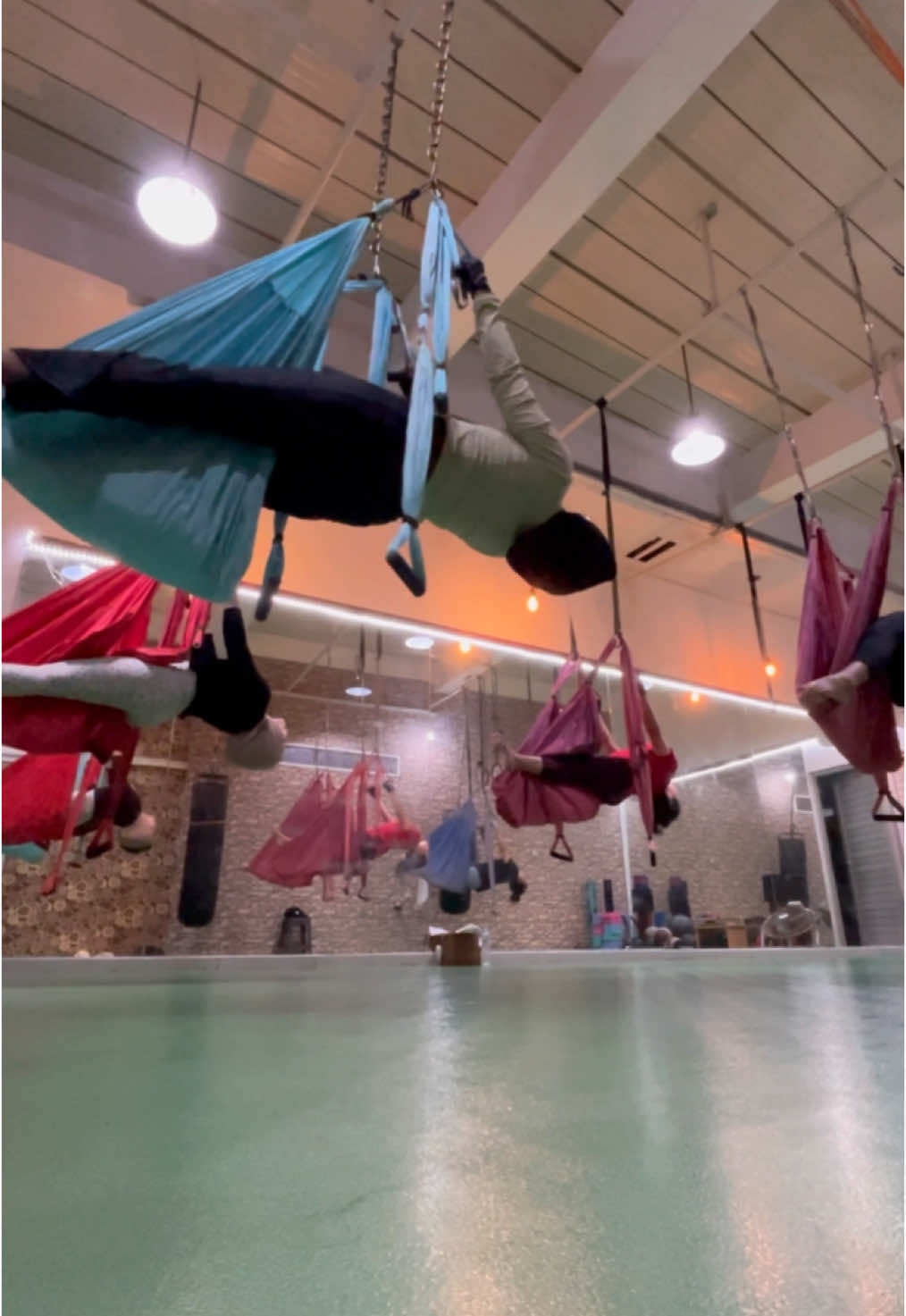 Yoga swing 🧘🏻‍♀️  #fyp #yoga #yogaswing #olahraga #workout #semarang 