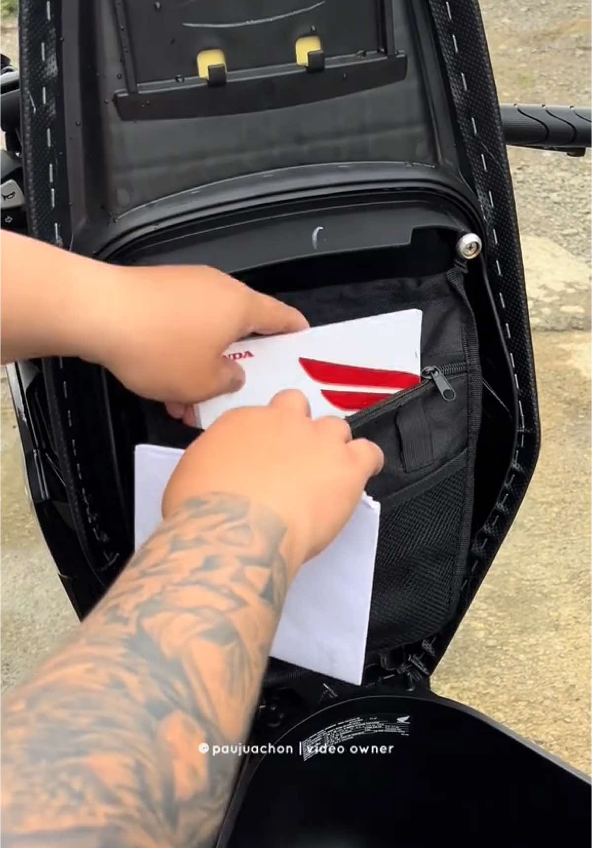 underseat organizer 💨 #underseatorganizer #motoraccessories #motorcyclesoftiktok #click125i 