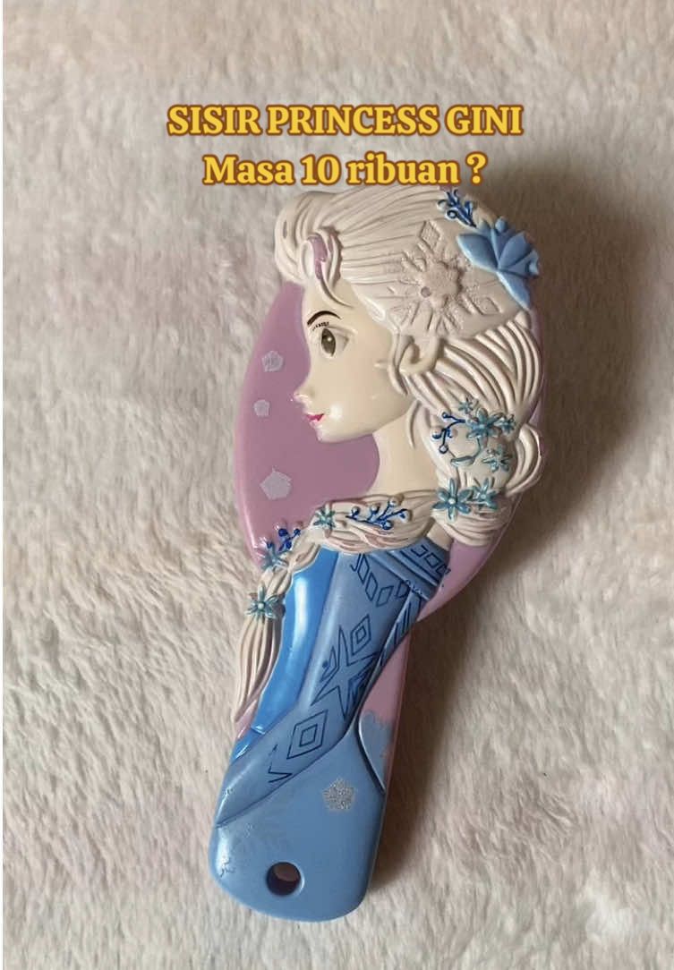 Sisir Princess secantik ini masa cuma 10 ribuan?? Yang bener??  Murah banget kan?? Buruan deh buat si kecil mah ini pasti suka banget.. cek keranjang dibawah ya.  #sisir #sisirrambut #sisiranak #sisir❤️ #sisirlucu #fypシ #fypdong 