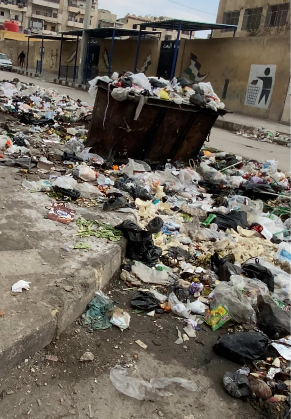 الزبالة بشوارع سوريا . قبل ما نطلب الحل من الدولة لازم نلاقي حل لتفكيرنا وعدم مسؤليتنا #عادل_دالاتي #syria #سوريا #حلب #دمشق #حمص #حماه #ادلب 