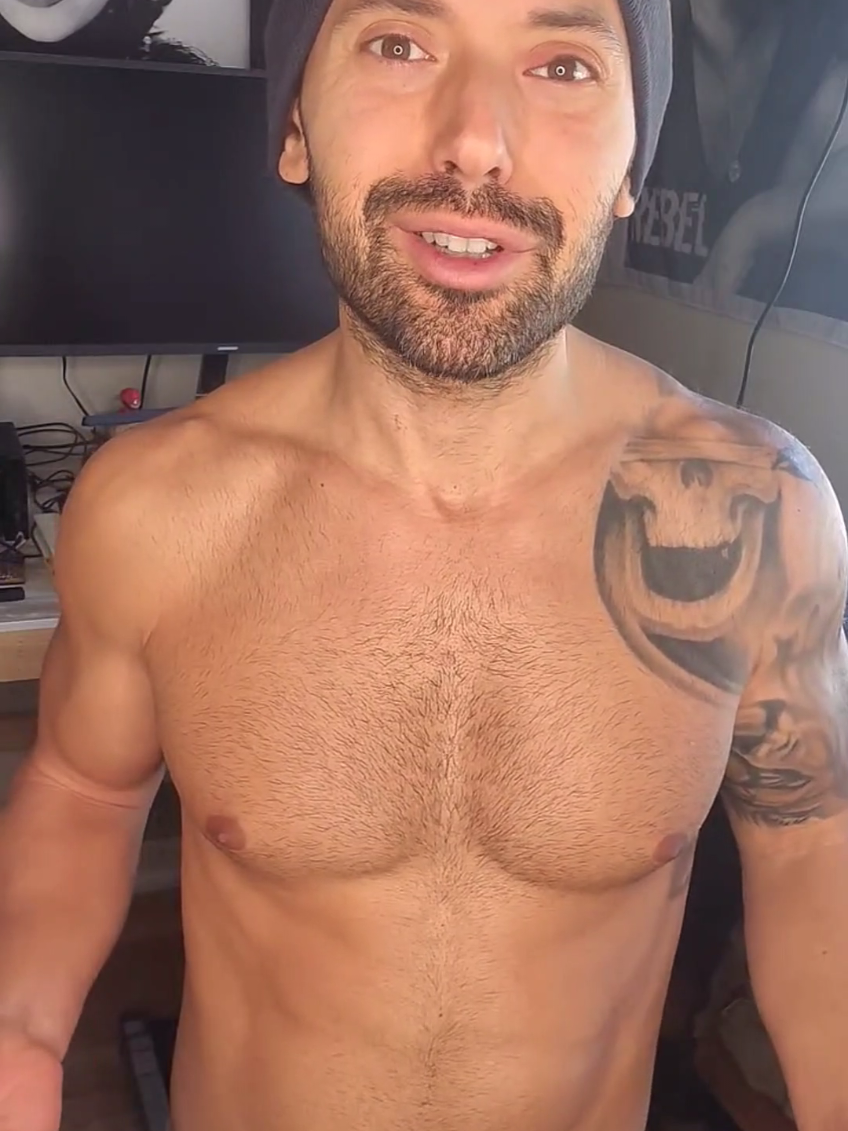 @thejackedpoet and his HOT POETRY CORNER!!! 😜♥️🫠 #fyp #foryoupage #foryou ##michaelloayza #shirtlessmen #bodygoals #poetry #omfg #yummyaf #lgbtq LOVE HIM!!! 