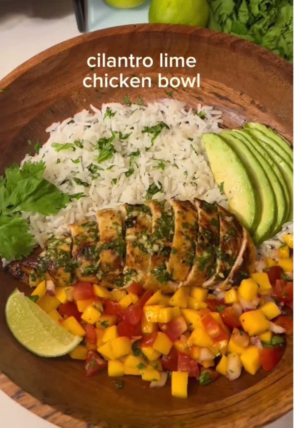 Beautiful cilantro lime chicken bowl by 🎥 @Natalie | Nutritionist !🥗🍋‍🟩🍗 - - Check out their page for more incredible recipes!^✨ - - Ingredients: Chicken marinade: -1/4 cup cilantro -3 tablespoons olive oil -2 garlic cloves -juice from 2 limes -1/2 teaspoon chile lime seasoning recipe is for 2 chicken breasts mango salsa: -1 mango -1/3 cup tomatoes -red onion -1 tablespoon cilantro -chile lime seasoning -lime juice #repost #dinner #idea #inspo #chicken #lime #rice #cilantro #delicious #yummy #healthy #health #healthfood #healthyrecipes #EasyRecipe #Fitness #journey #fyp #fypシ #foryoupage 