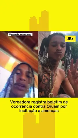 A vereadora Amanda Vettorazzo (MBL-SP) registrou, nesta quinta-feira (23), um boletim de ocorrência contra o cantor Oruam. A ação ocorreu após a parlamentar receber ameaças de seguidores do artista, motivadas por um projeto de lei que propõe a proibição de shows que façam apologia a sex*, drog*s e facções criminosas. Nas redes sociais, Oruam criticou publicamente a proposta e incentivou seus seguidores a protestarem contra Amanda. Em uma publicação, o cantor declarou: “Ela quer cinco minutinhos de fama. Não gosta de mim, é só não falar meu nome, senão vai conhecer o capeta.” A mensagem gerou ampla repercussão e desencadeou uma série de ameaças à parlamentar. Amanda afirmou que o registro do boletim de ocorrência foi necessário para garantir sua segurança e proteger seu trabalho como parlamentar. “Não queria estar aqui hoje, mas me senti na obrigação de registrar para que a polícia investigue. Eles não vão nos calar; o projeto já está na Câmara e seguirá em frente”, declarou a vereadora. #jornaldebrasilia #Fy #amandavettorazzo #oruam #mblsp #politica
