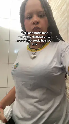 Ngm na escola precisa saber q meu sutiã é azul claro (gnt eh seu que não é o lula, é um meme. 