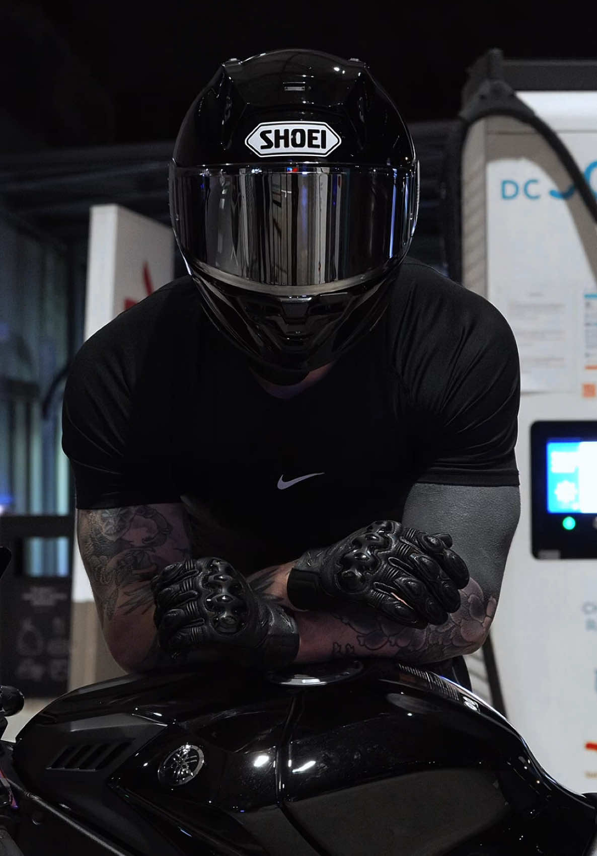literally waiting for u like this 🌚 #bikelife #bike #biker #bikelover #moto #motos #r1 #yamahar1 