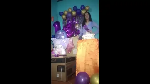 ella súper feliz👑