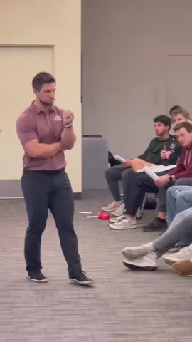 When adversity hits we can choose to REACT or RESPOND 💪 🧠  When we REACT it’s often times impulsive, emotional, and fuels disagreement 👎 When we choose to RESPOND it’s often times calculated, intentional, and brings out the best in us 🙌  When we choose to RESPOND we give ourselves (and our team) the greatest opportunity to compete at our highest level 🚀  @hamlineu  @hu_athletics  @alextfocke  #PublicSpeaking #MentalPerformance #Mindset #SportPsychology #MentalToughness #Athlete #Motivation #Leadership #Inspiration #PerformancePsychology #MentalTraining #PeakPerformance