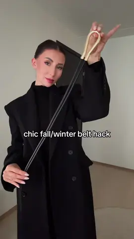 belt outside a coat will elevate your outfit 🫶🏻 #belt #hack #fashionhack #belthack #coat #coathack #classyoutfit #classyoutfitidea 