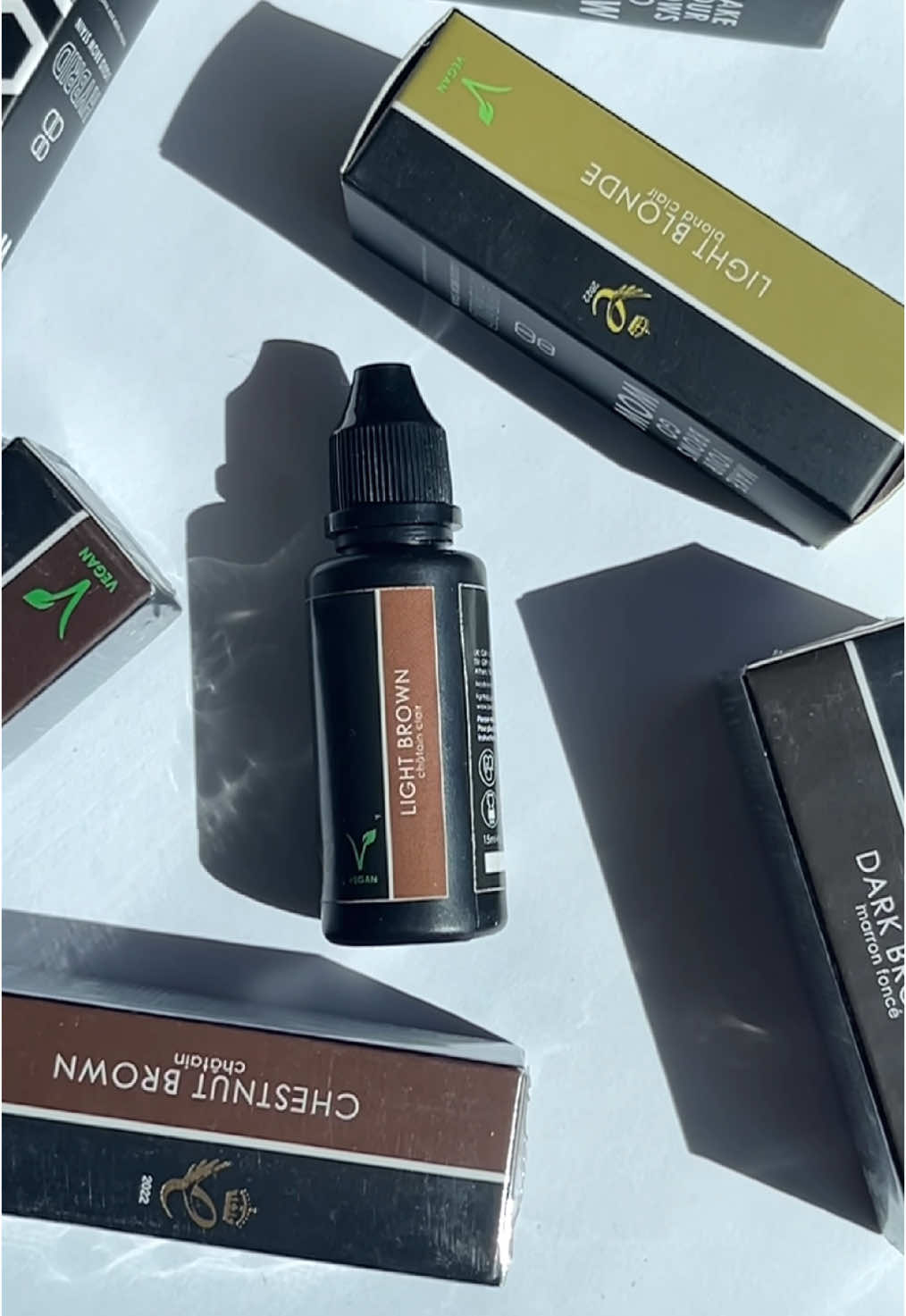 ✨STAIN HYBRID BROW DYE✨ Resultados ricamente pigmentados y duraderos como el Henna. El Tinte Híbrido ofrece el poder y la intensidad del henna con la facilidad de un tinte. #bbl #bblcrew #browlamination #beautyproducts #hybridtint #bblmx 