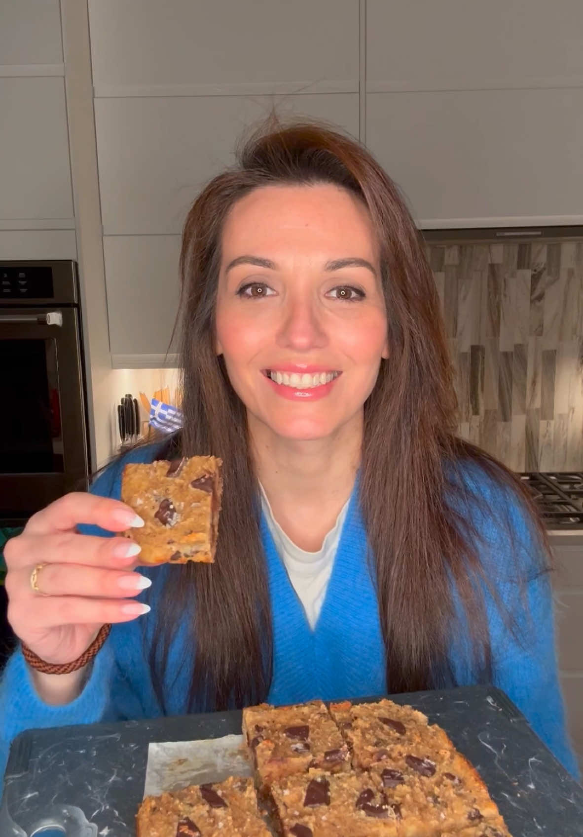 Healthy 4 Ingredient Banana Bread Bars 🍌 full recipe is on my site: HungryHappens.Net #glutenfree 